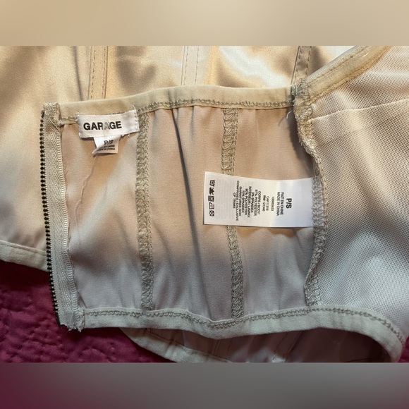 Woman’s Garage corset - Picture 2 of 2